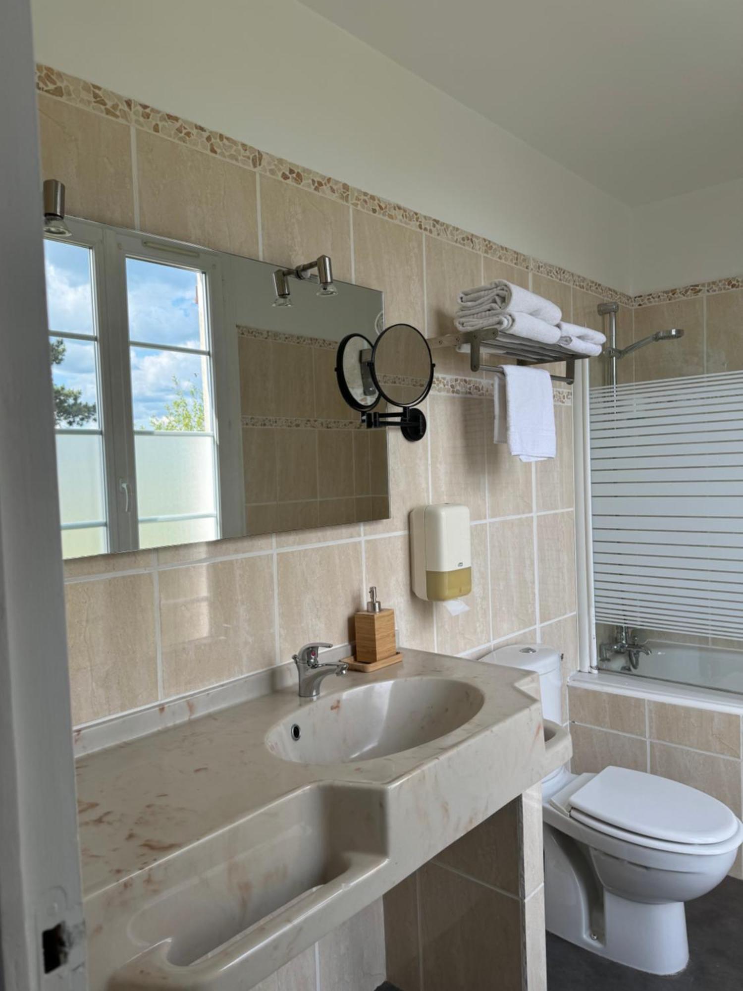 Chez-Marion Otel Merville-Franceville-Plage Dış mekan fotoğraf